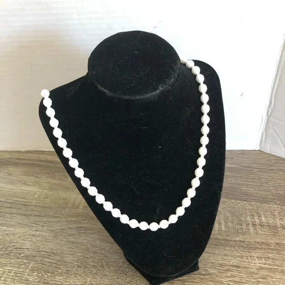 Vtg Faceted Milk Glass Beaded  Necklace - Picture 1 of 5